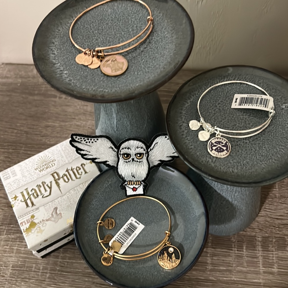 Purse + Alex and Ani 3 Bracelet Bundle. FREE Iron-on Hedwig patch & Dobby Plush - Picture 3 of 16